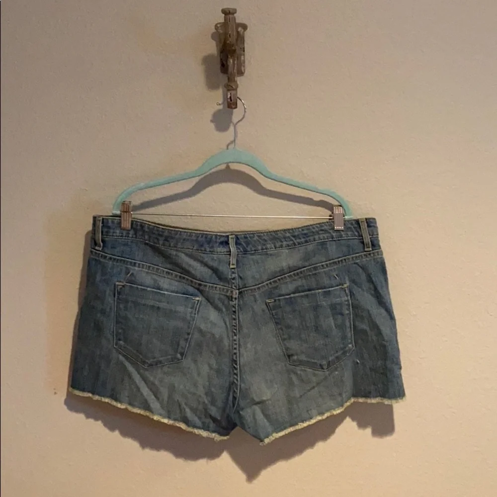 Mossimo HighRise Frayed Button Up Denim Shorts - Picture 10 of 12